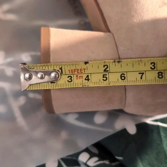 TAHARI Mavis Embellished Suede Pumps Size 8 - Neutral Tan - Picture 8 of 9